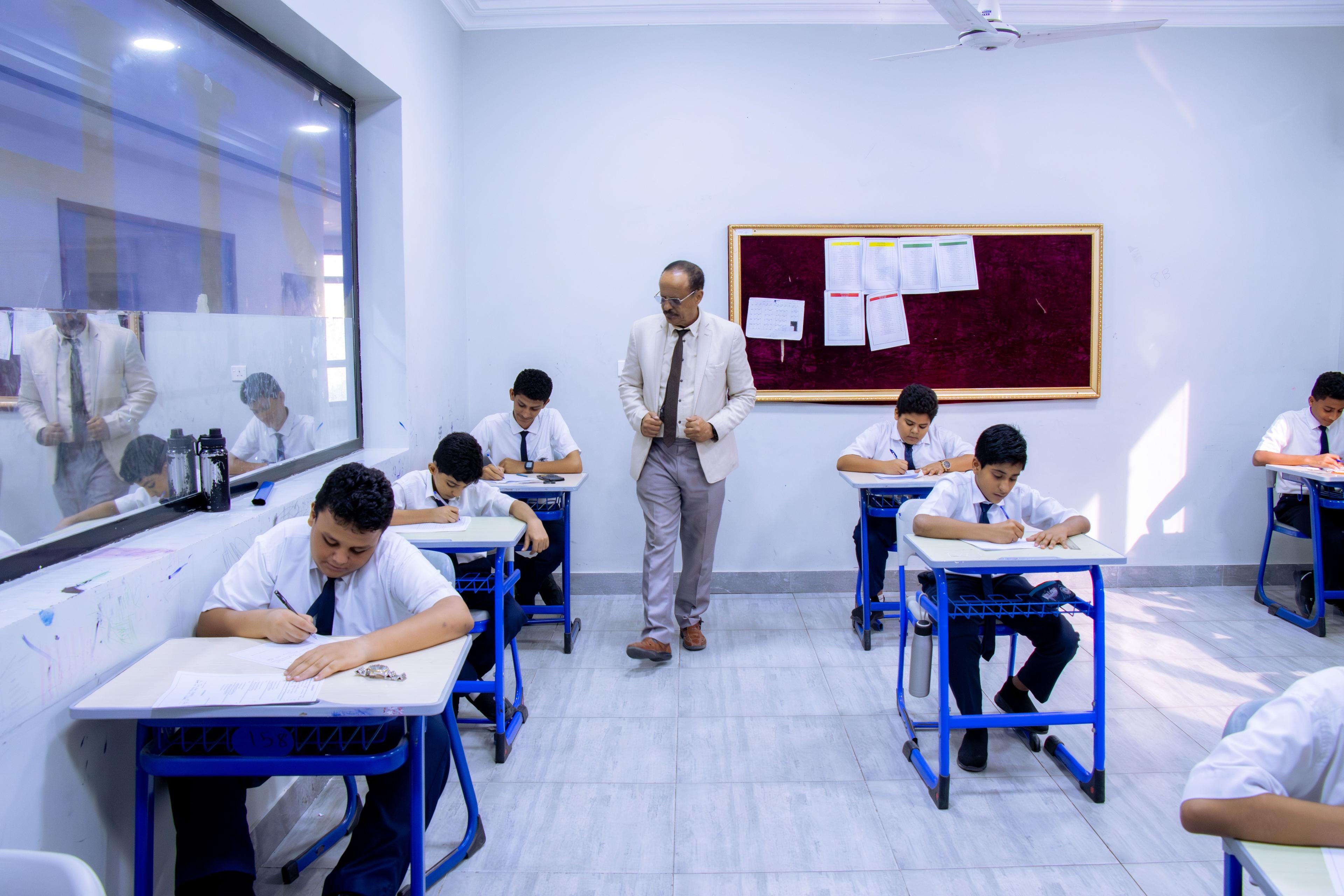 تدشّين الامتحانات التحريرية لنهاية الفصل الدراسي الأول للعام 2025-2026م