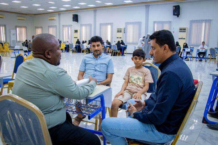 استقبال أولياء الأمـــور لمناقشة نتائج أبنائهم للفصـل الدراسـي الأول للـعـام الـدراسي 2025-2026م